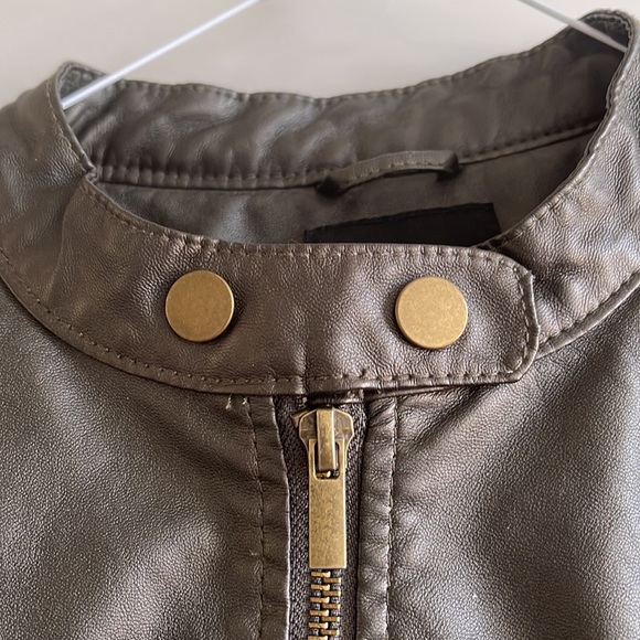 Forever 21 SM pleather soft jacket green/dark gray colour - Picture 3 of 4